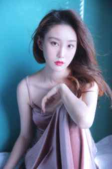 年轻的女老师在线
